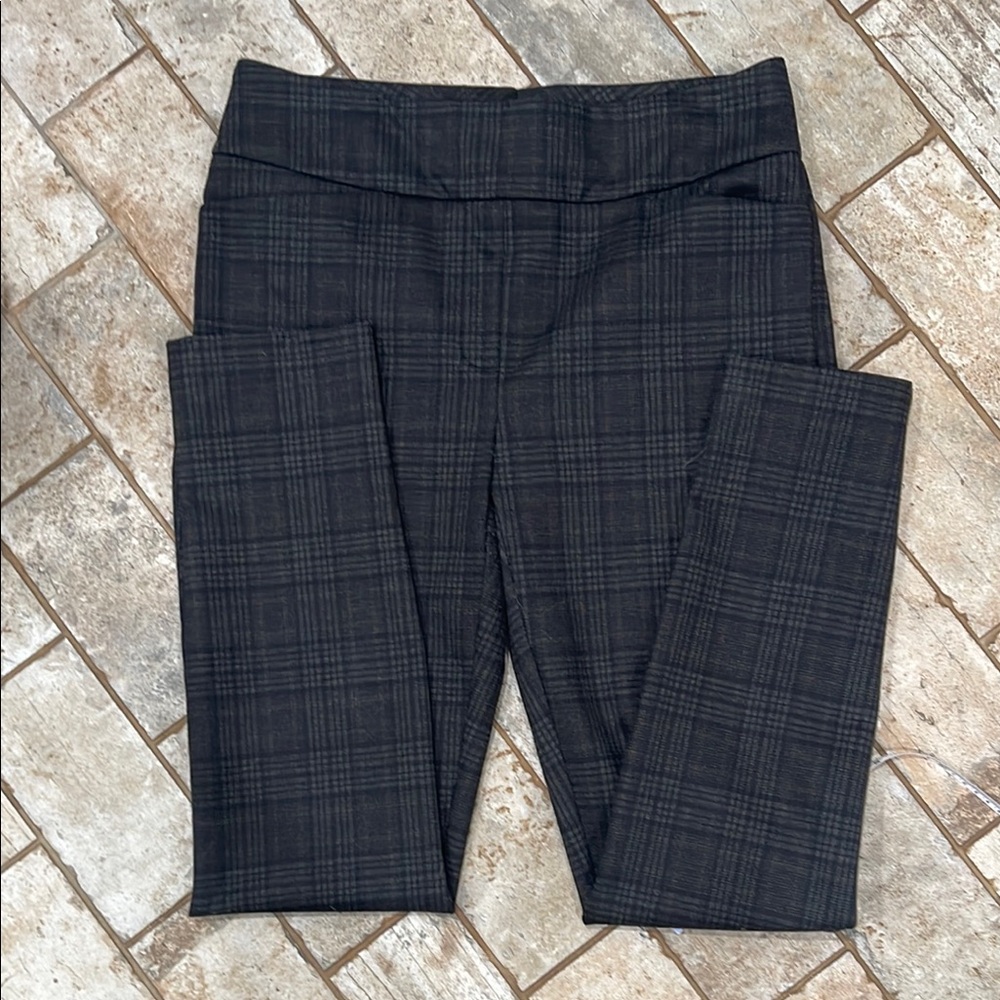 Black Ankle Cropped Pants with Slim Fit